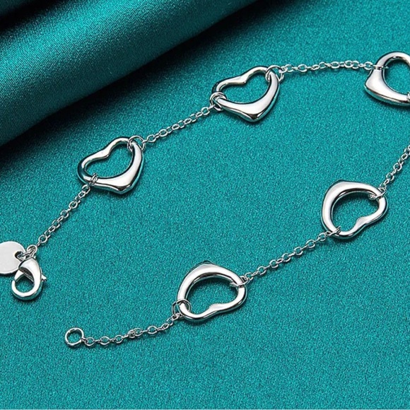 Beautiful Sterling Silver Floating Heart Bracelet - Picture 3 of 9